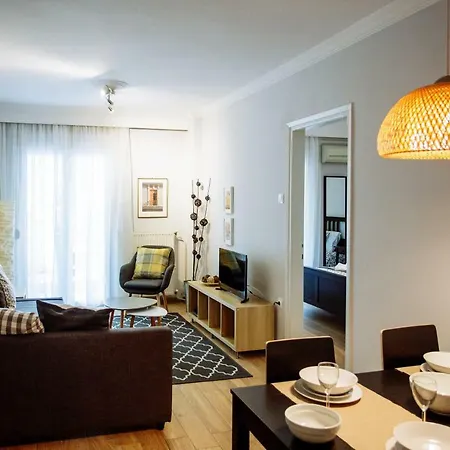 Luxurious & Modern | Walk Everywhere | 5★ Amenities Apartment