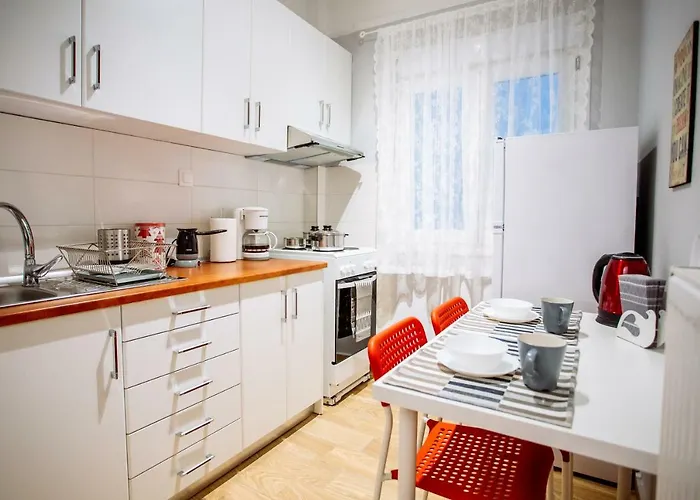 Luxurious & Modern | Walk Everywhere | 5★ Amenities