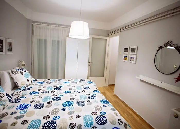 Luxurious & Modern | Walk Everywhere | 5★ Amenities *