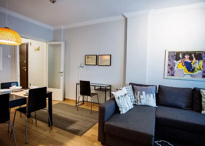 Luxurious & Modern | Walk Everywhere | 5★ Amenities