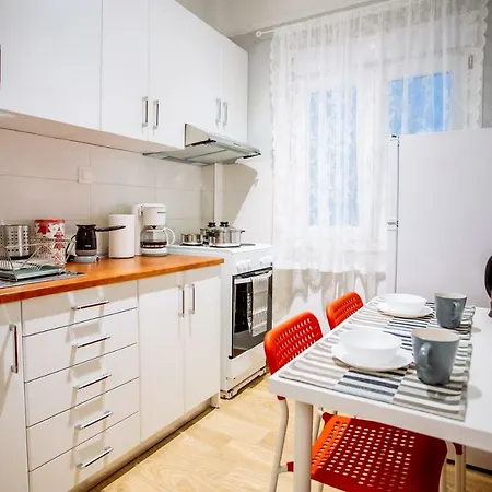 Luxurious & Modern | Walk Everywhere | 5★ Amenities