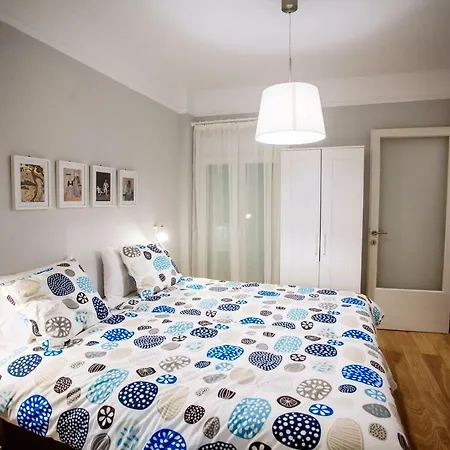 Luxurious & Modern | Walk Everywhere | 5★ Amenities *