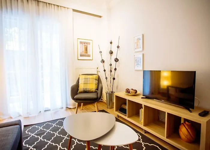 Luxurious & Modern | Walk Everywhere | 5★ Amenities * Saloniki